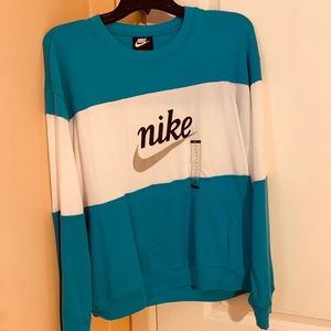 Nike women’s sweater BNWT